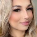 Laura, junge Frau von 20 Jahren Bild