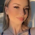 Laura, junge Frau von 20 Jahren Bild