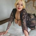 Lara eine Topfrau und Partygirl. Bild