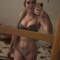 Tina, heiße blonde Frau. Bild
