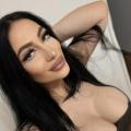 Amira, mit 80 E Busen. Bild