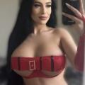 Amira, mit 80 E Busen. Bild