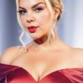 Blond Liya, reife Lady von 43 Jahren. Bild