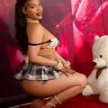 Latina Shayna, mit dem Top-Service. Bild