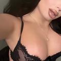 Kim, bildhübsche Frau von 22 Jahren. Bild